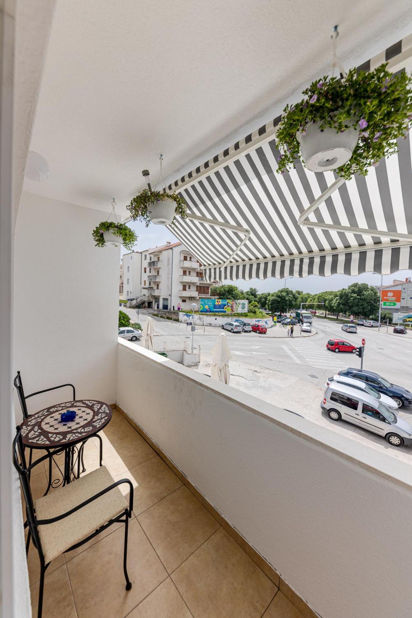 House Niko M With 6 Apartments Spalato Esterno foto